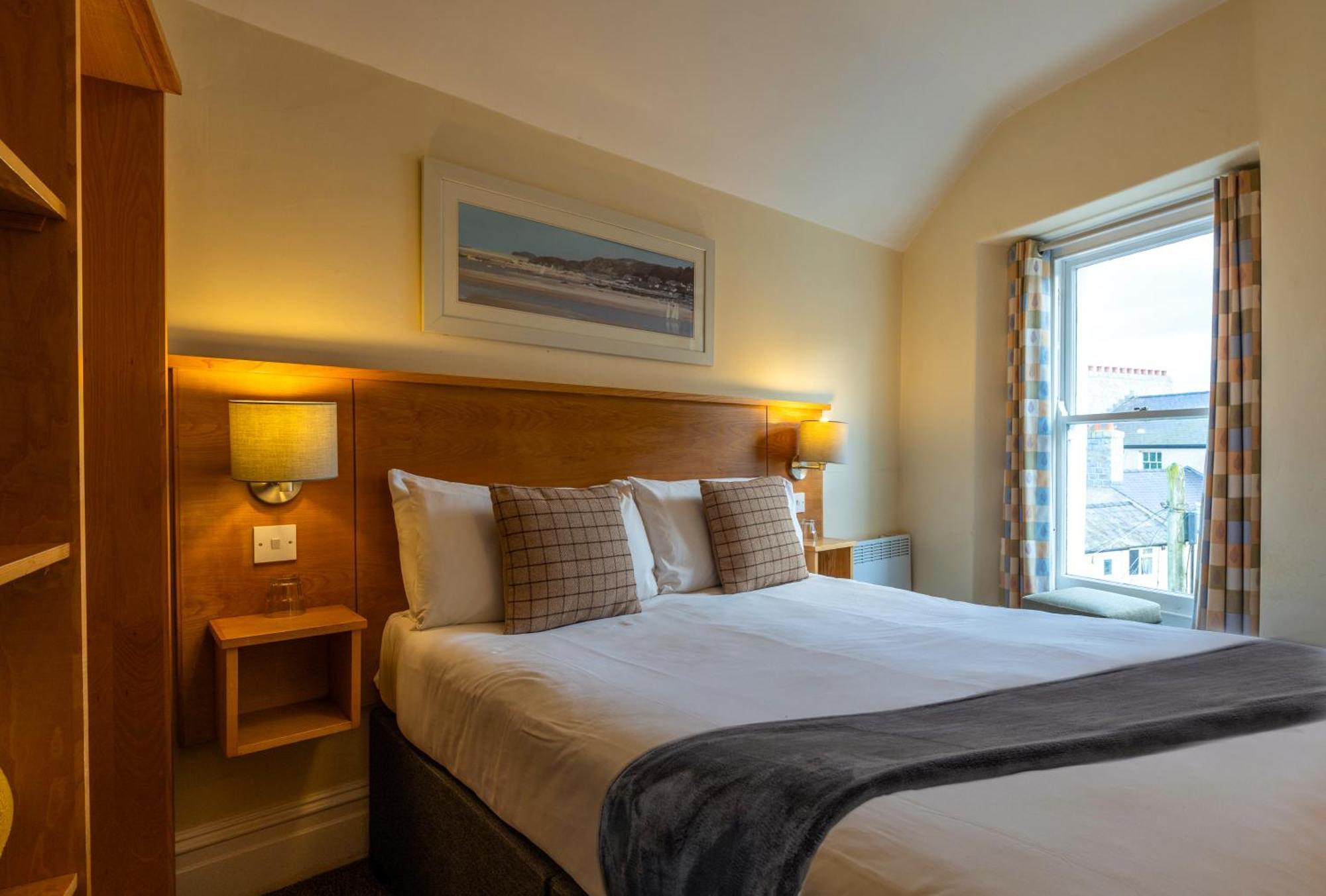 Castle Court Hotel Beaumaris Buitenkant foto